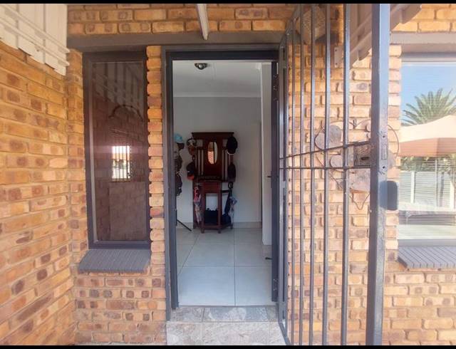 5 BEDROOM HOUSE FOR SALE IN GREENHILLS